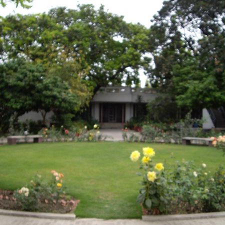 Vatika Homestay Varanasi Esterno foto
