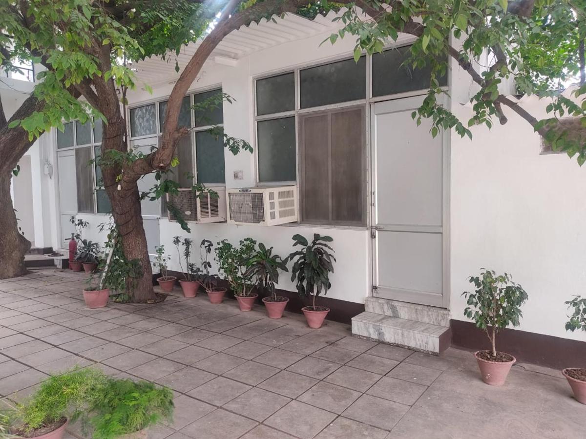 Vatika Homestay Varanasi Esterno foto