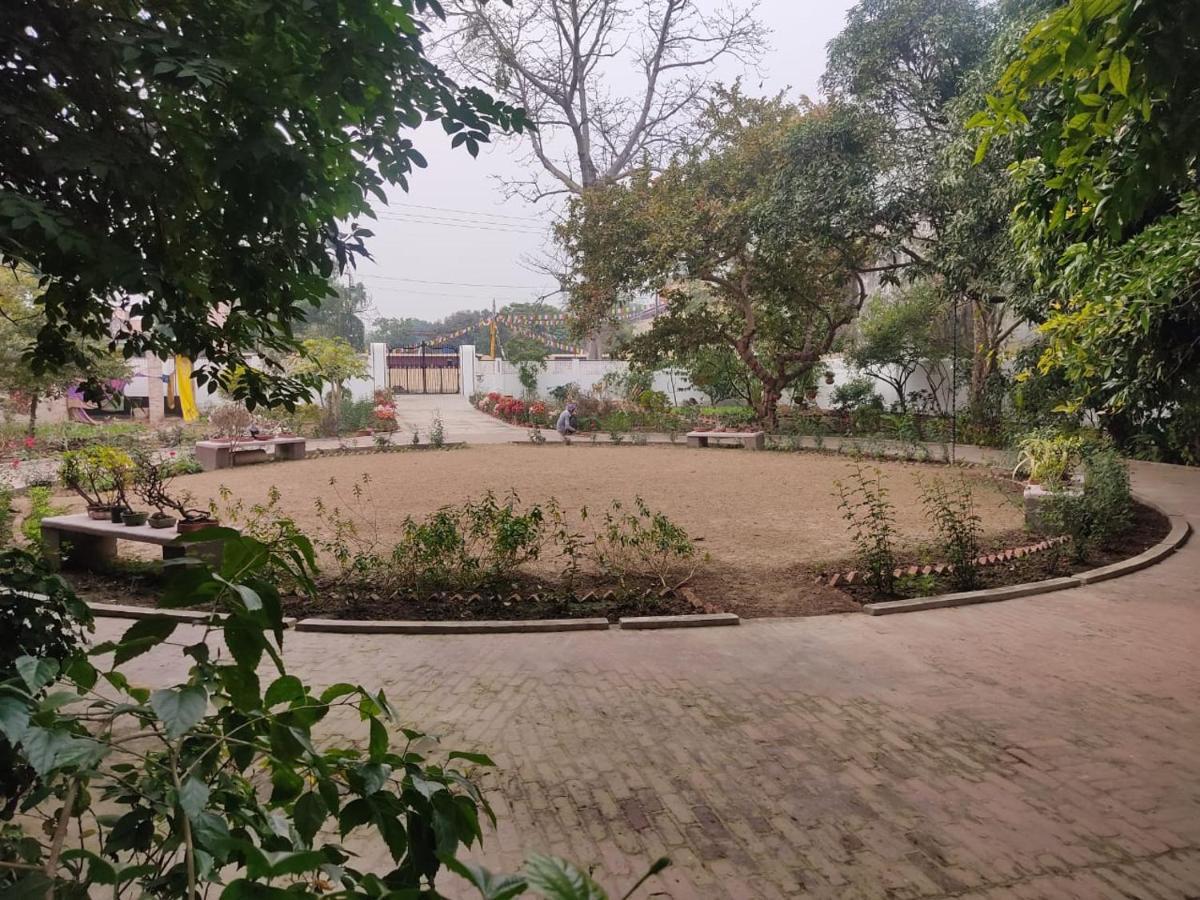 Vatika Homestay Varanasi Esterno foto
