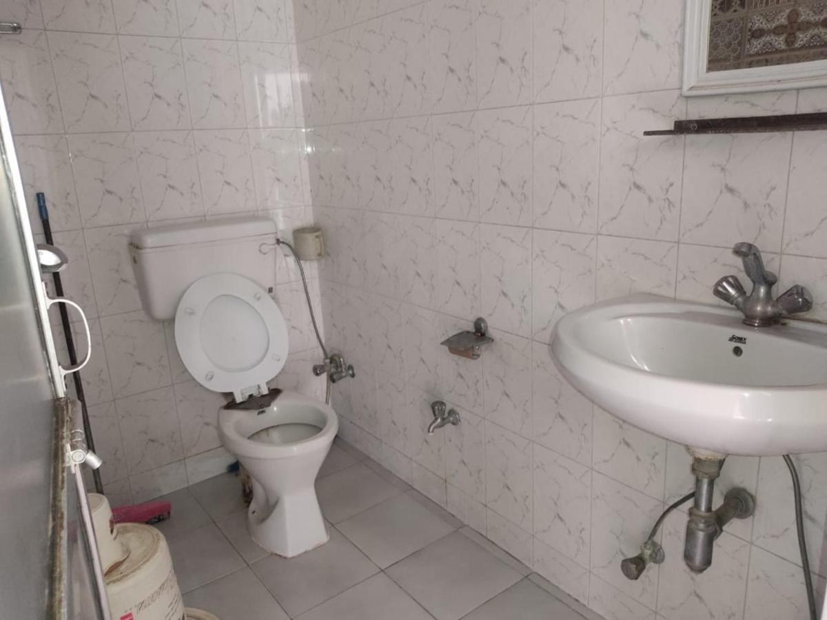 Vatika Homestay Varanasi Esterno foto