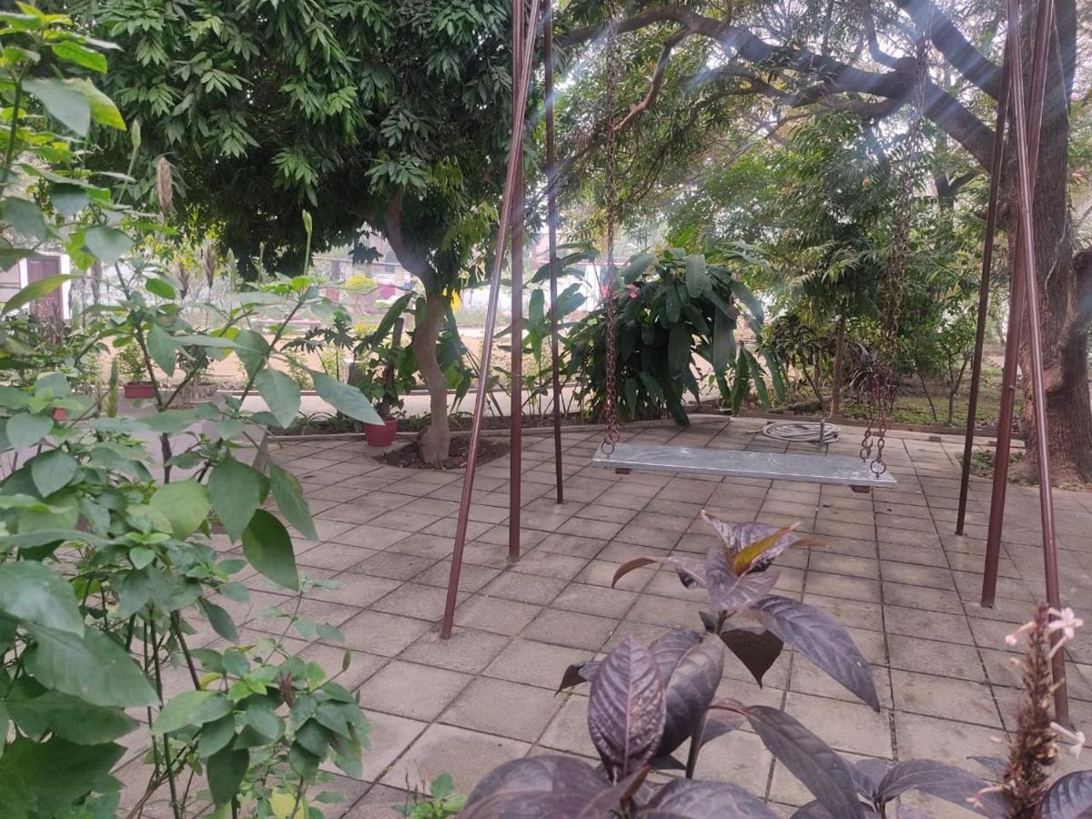 Vatika Homestay Varanasi Esterno foto