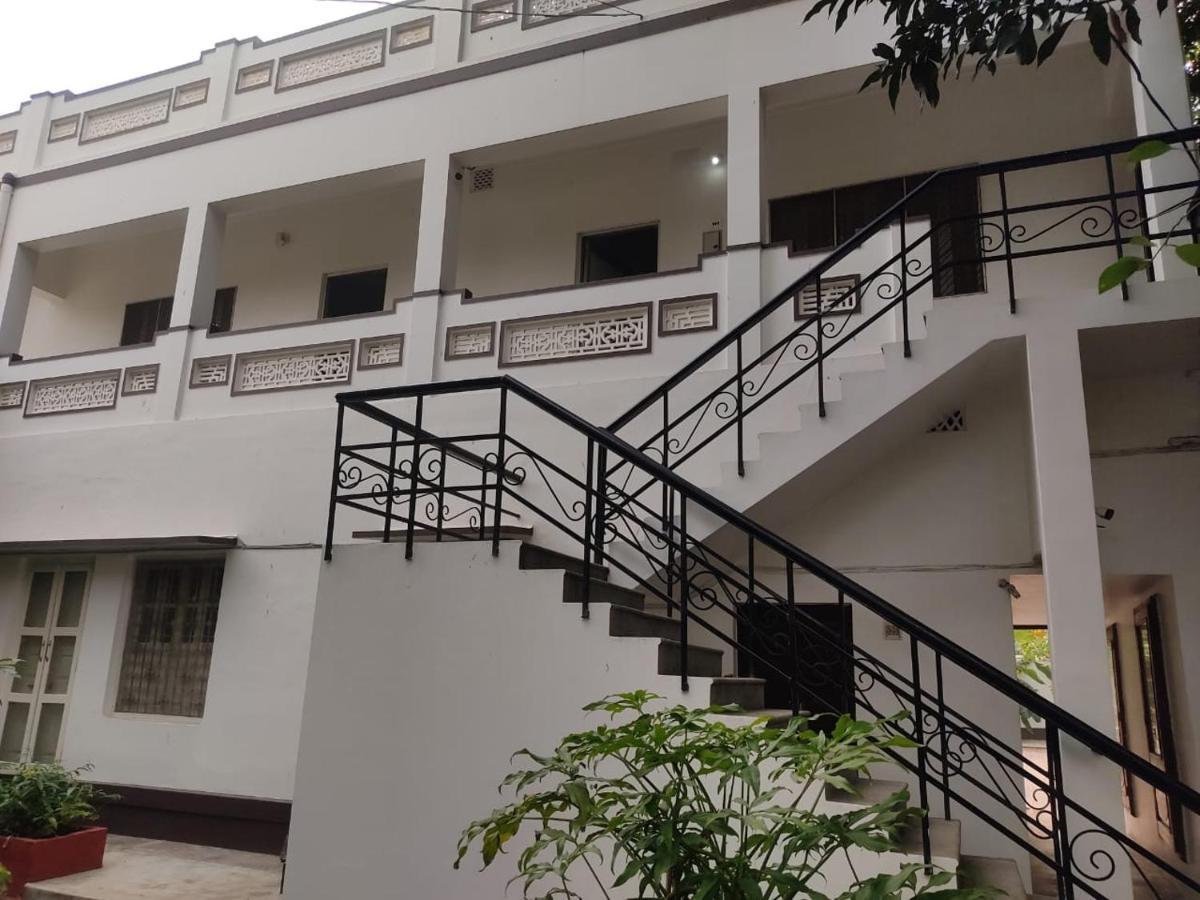 Vatika Homestay Varanasi Esterno foto
