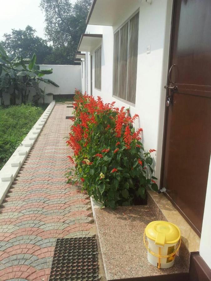 Vatika Homestay Varanasi Esterno foto