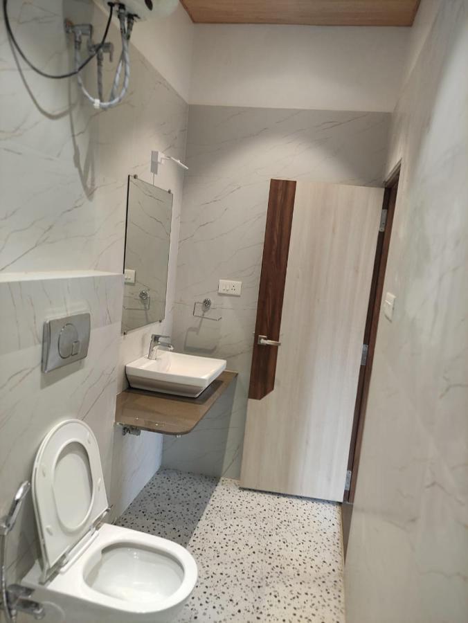 Vatika Homestay Varanasi Esterno foto