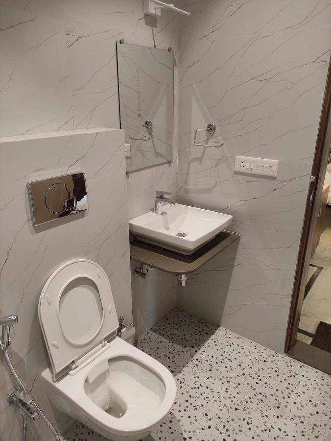 Vatika Homestay Varanasi Esterno foto
