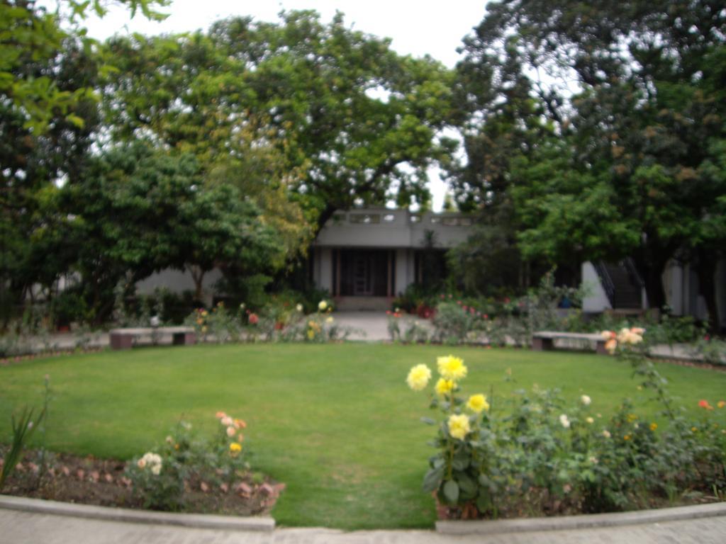 Vatika Homestay Varanasi Esterno foto